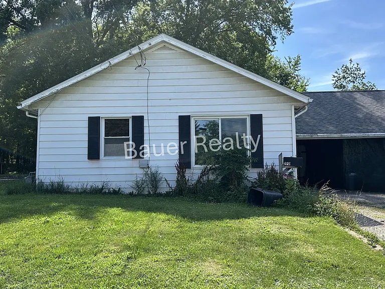 186-190 Sharon Ave — Photo 2