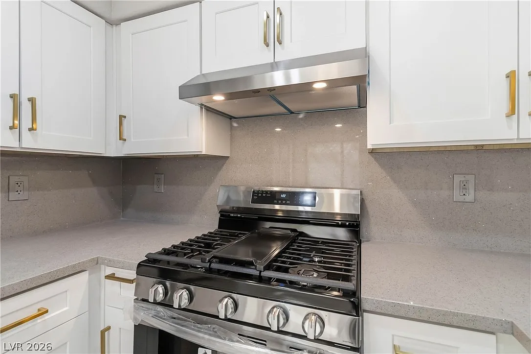 3 bed, 2.0 bath, 1190 sqft, $1,650 — Photo 2