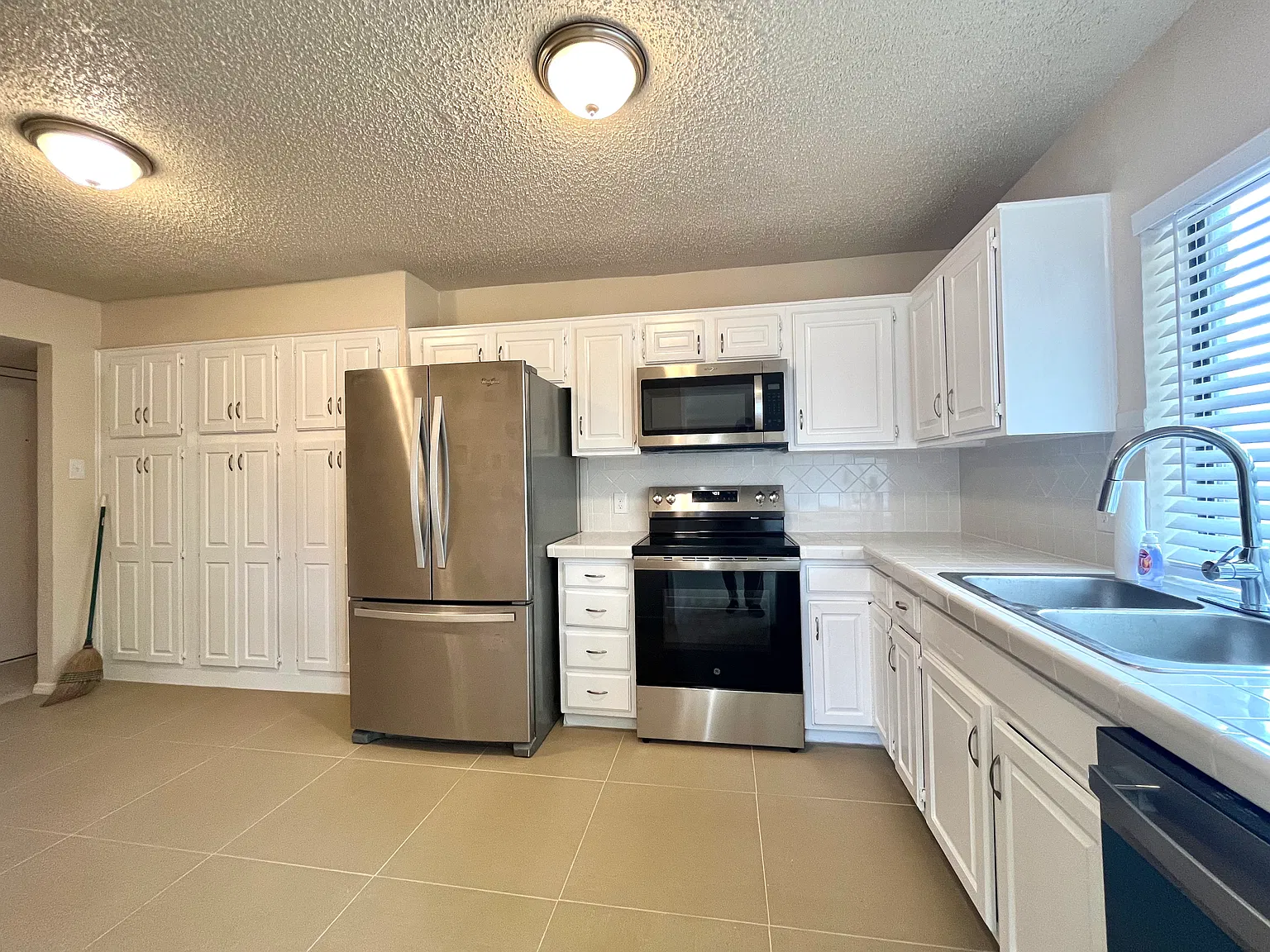 3 bed, 1494 sqft, $1,900 — Photo 3