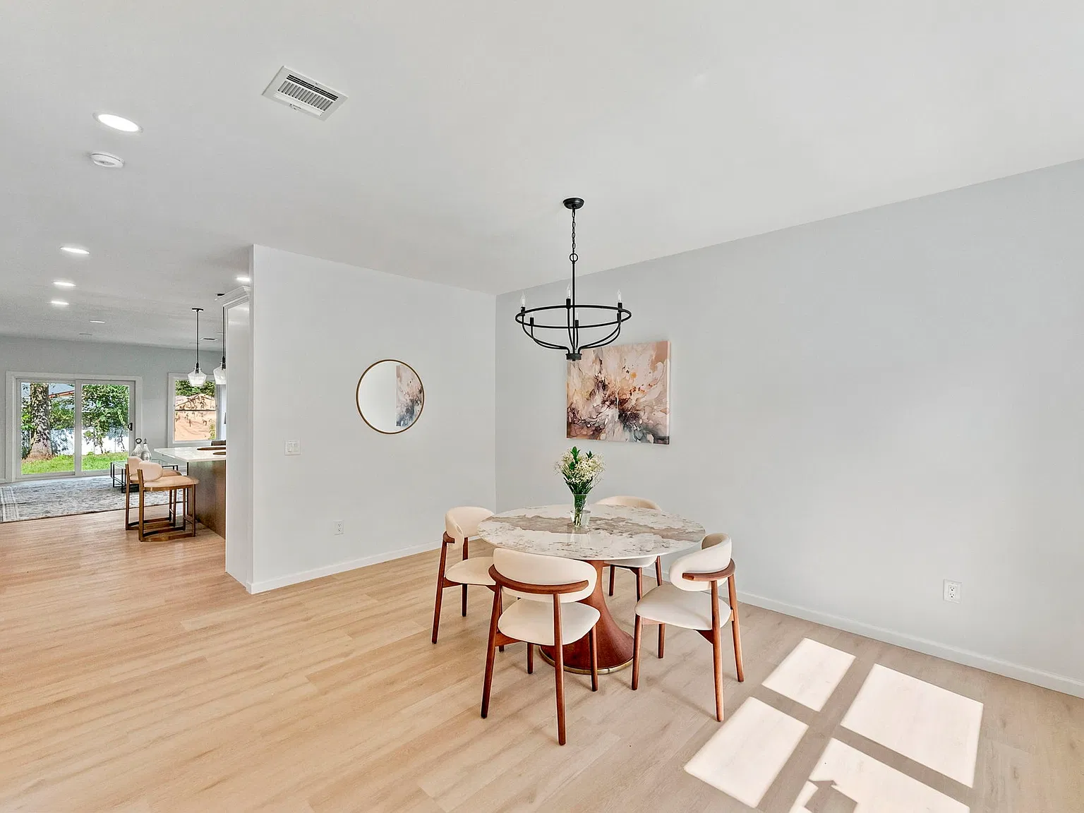 4 bed, 2.5 bath, $3,400 — Photo 4