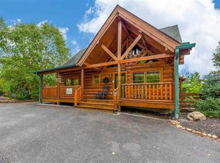 1109 Towering Oaks Dr, Sevierville, TN 37876