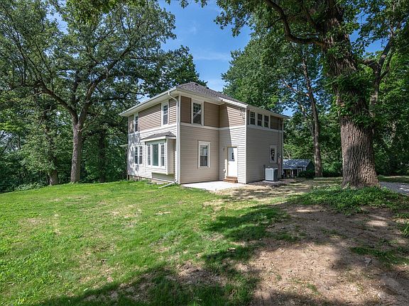 3rd image of 702 Lindberg Dr