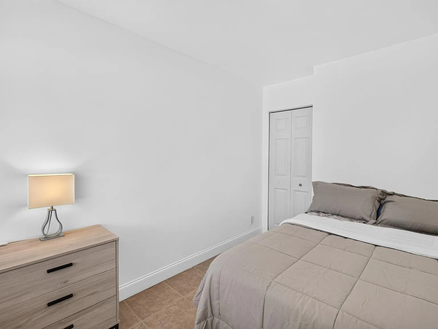 2 bed, 1.0 bath, 900 sqft, $1,455 — Photo 2
