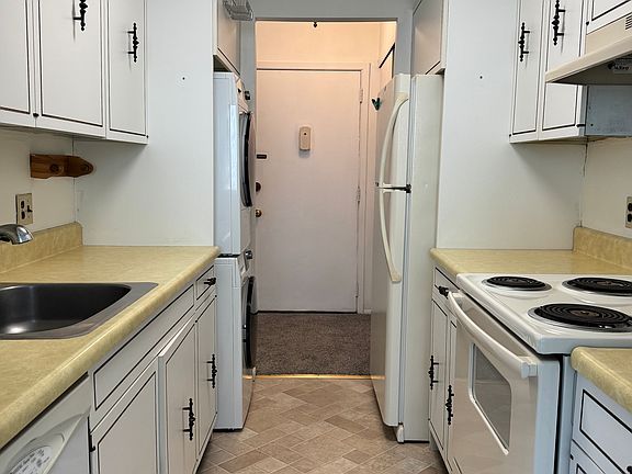 4th image of 24 Village Park Dr Unit 2F