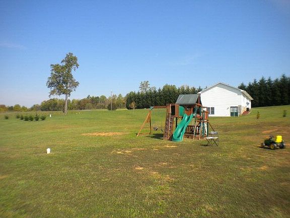 2nd image of 35 Chestnut Meadows Dr