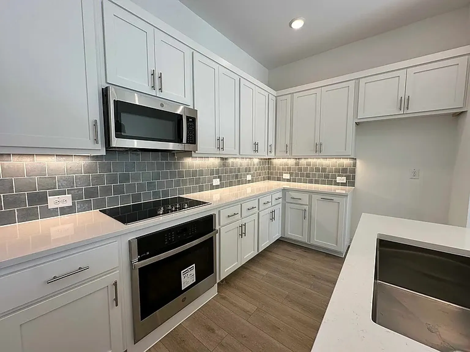 3 bed, 1697 sqft, $2,700 — Photo 3