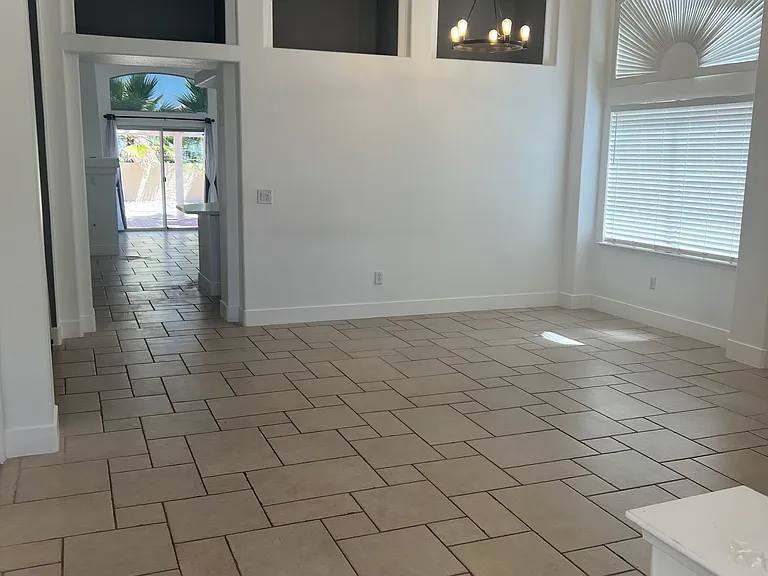 9520 Mountainair Ave — Photo 3