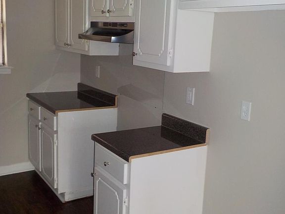5th image of 6099 Selkirk Dr