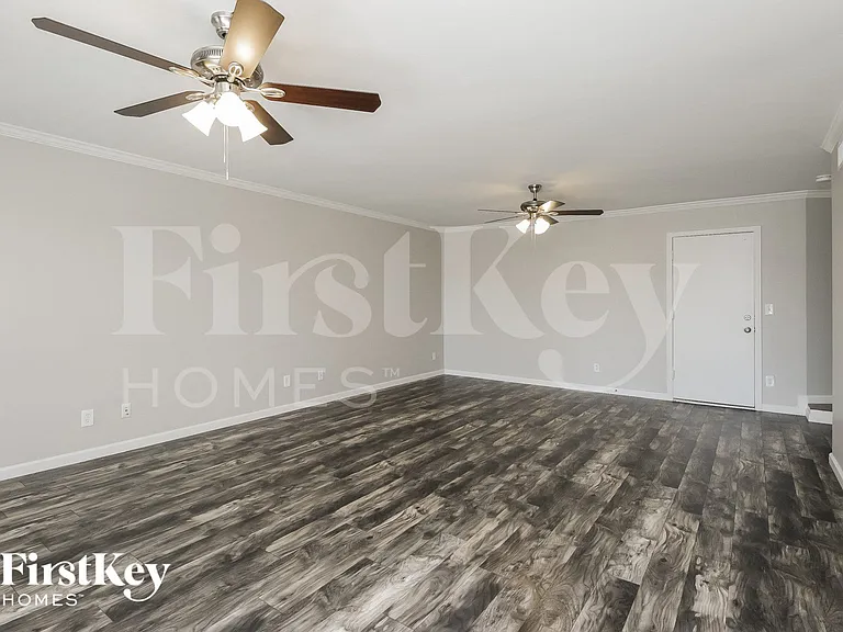 5359 E Elmwood St — Photo 2