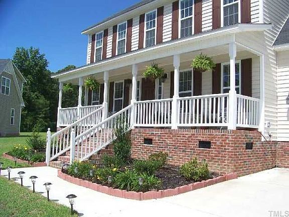 Warm and inviting curb appeal, low maintenance vinyl siding exterior.