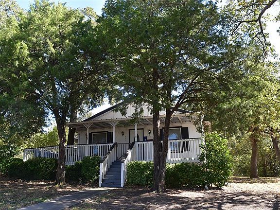 2nd image of 1601 Lakeshore Blvd