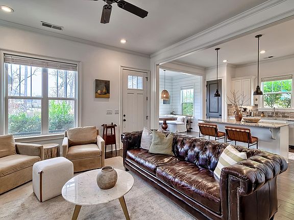 5th image of 213 Coldwater Xing