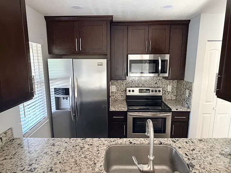 1920 Camino Verde #C — Photo 1