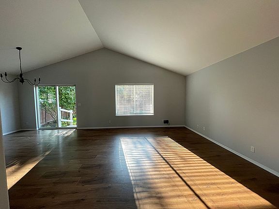 Family room Kitchen 