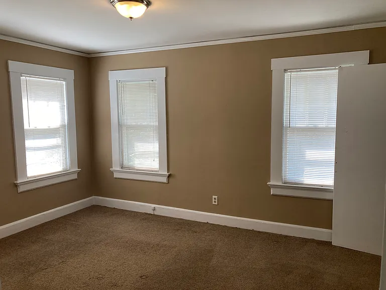 3204 Sherwood Ave — Photo 8