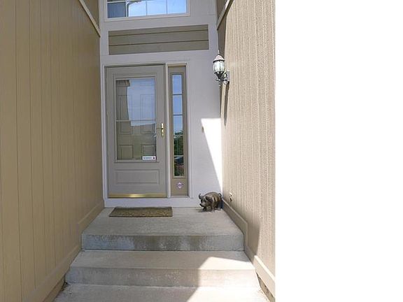 2nd image of 15548 Floyd St