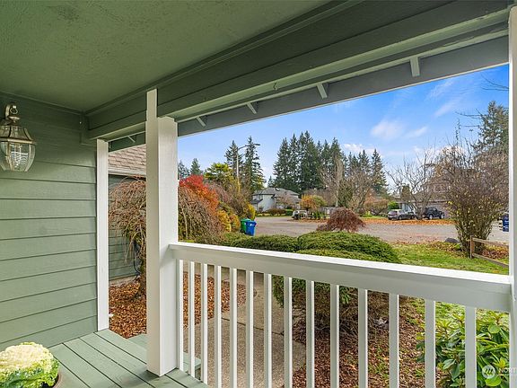 3rd image of 1017 Kiwi Court NW
