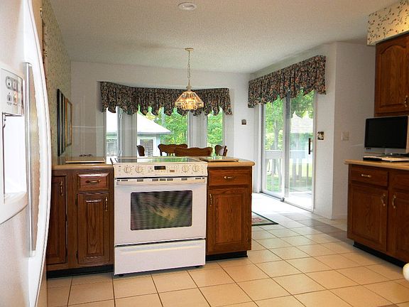 5th image of 10 Heather Glen Dr