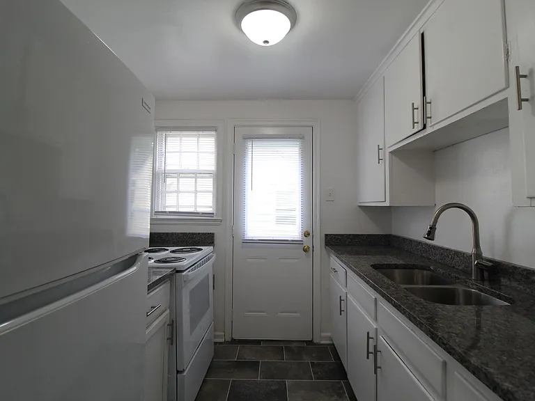 504 E 27th Ave — Photo 5