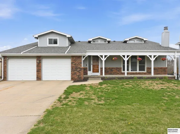 11206 Sahler St, Omaha, NE 68164