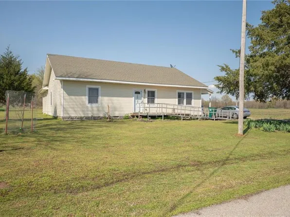 1619 E Maple St, Columbus, KS 66725