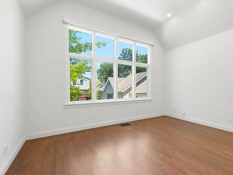 1506 Vancouver Ave — Photo 31
