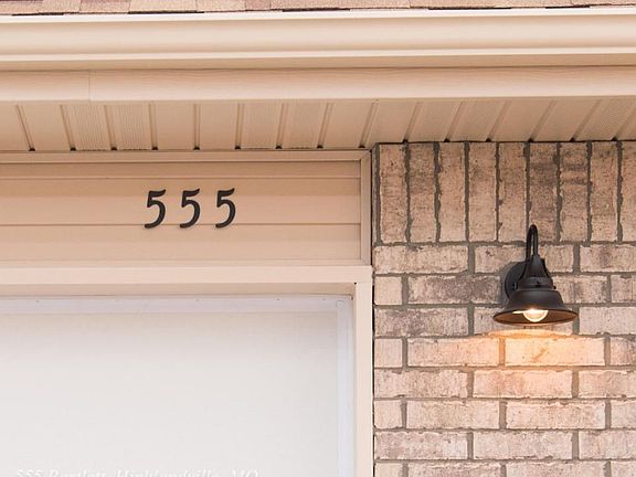 4th image of 555 Bartlett St