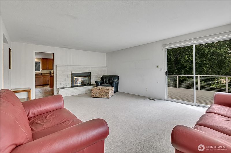 5th image of 530 FORREST PARK Drive