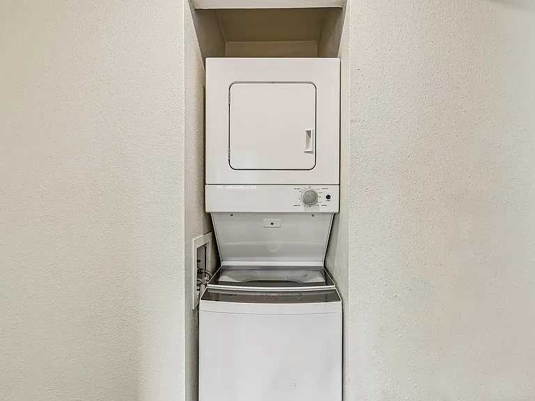 In-Unit Laundry In-Unit Laundry