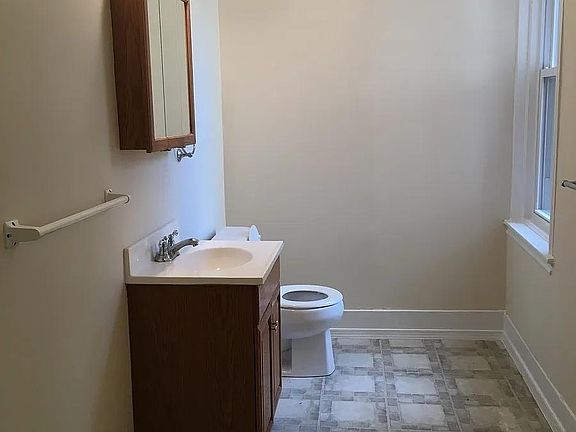 5th image of 617 1/2 W 8th St