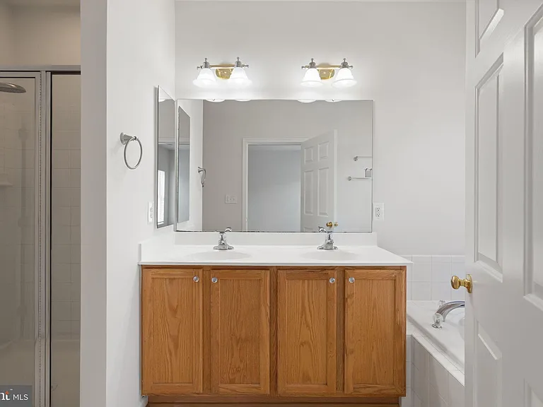2225 Potomac Club Pkwy — Photo 27