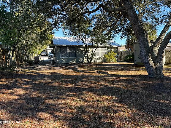 5th image of 502 Wisteria St
