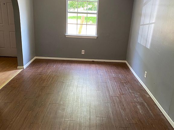 4th image of 376 W Blackbourn St