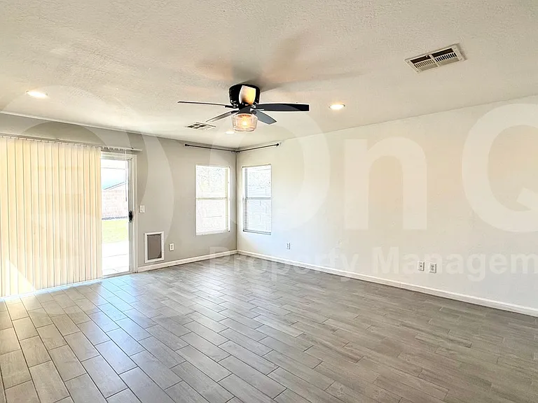 1605 W Central Ave — Photo 7