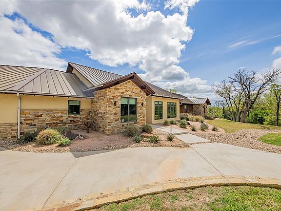 4th image of 700 Skyline Dr