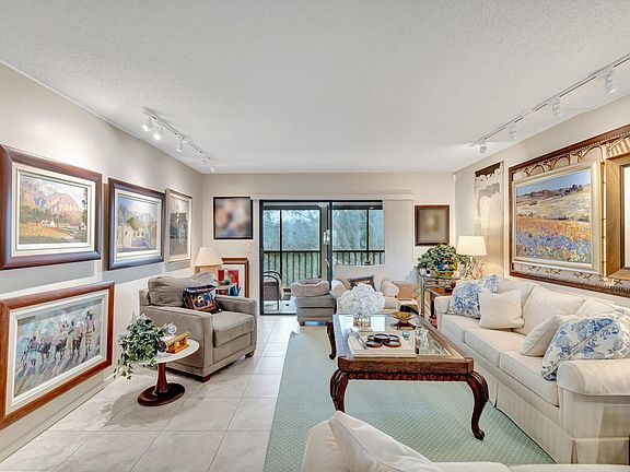 4th image of 7350 Kinghurst Drive #401