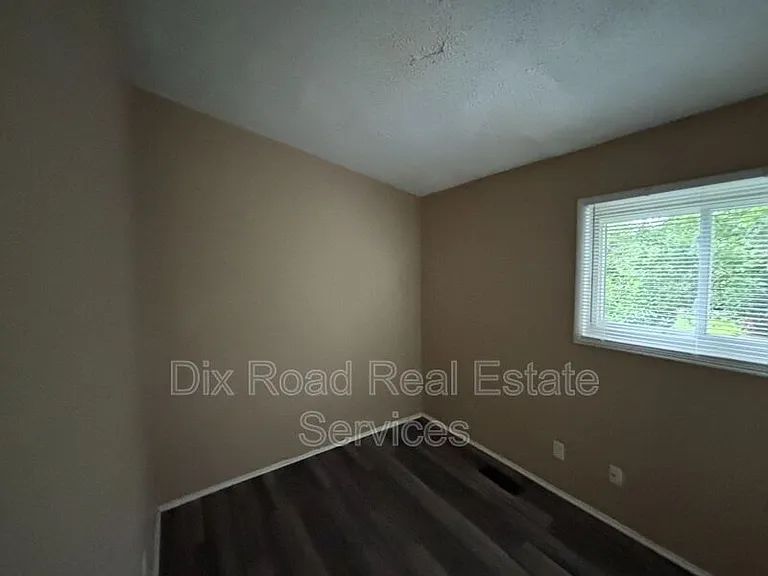 702 Arthur St — Photo 13