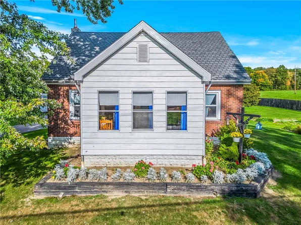 332 Pulaski Rd, Pulaski, PA 16143