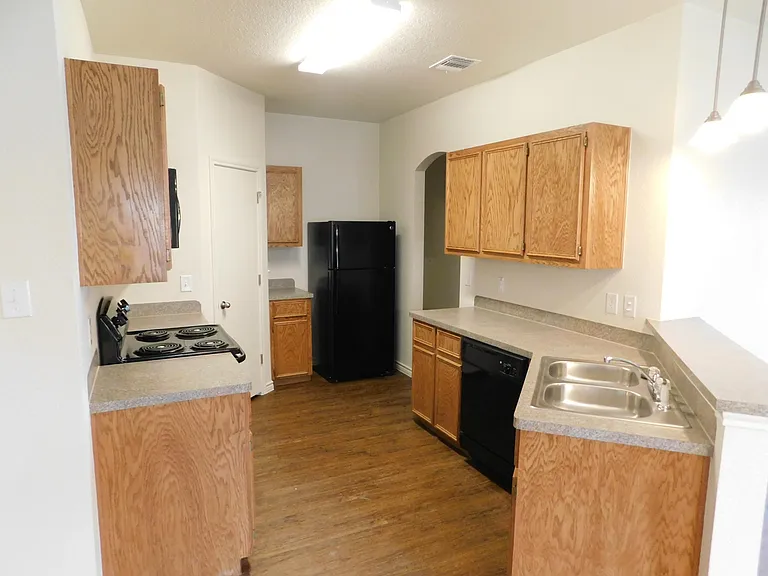 1519 Justin Loop #A — Photo 4