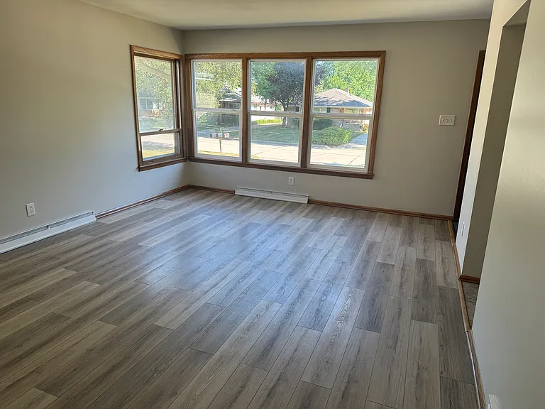10915 W Harvard Ln — Photo 2