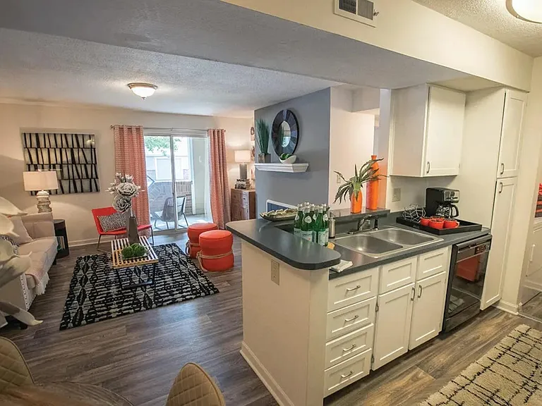Saw Mill Village Apartments — Photo 30