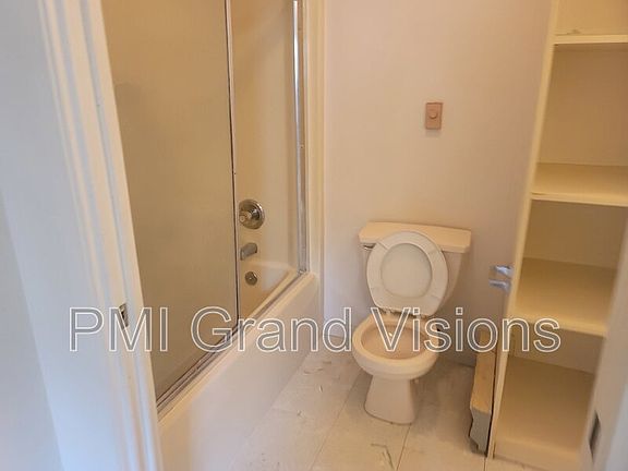 4th image of 1305 18th St Unit 21