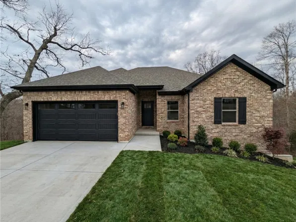 24 Cromarty Dr, Bella Vista, AR 72715