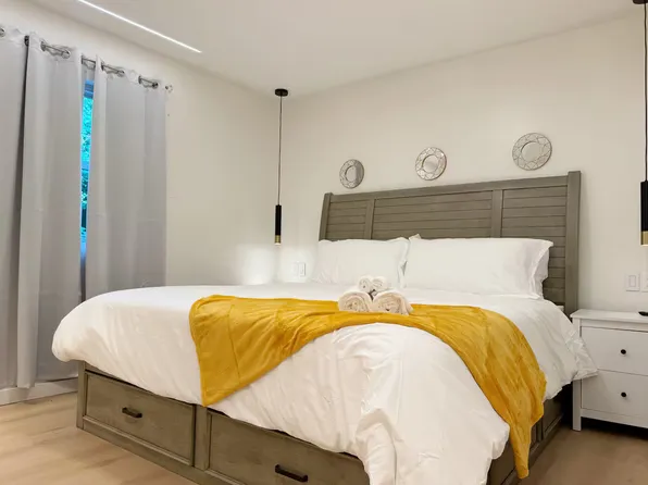 607 N Cypress St #A, Newburgh, IN 47630