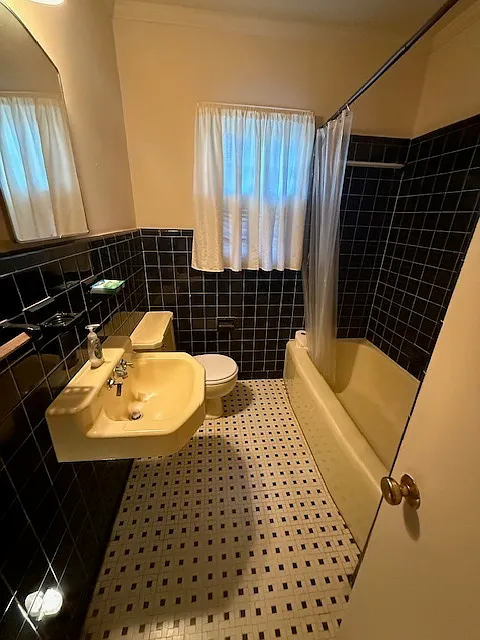 1309 Crawford Street - 1 — Photo 4