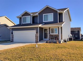 901 NW Sienna Dr, Grimes, IA 50111