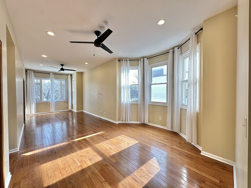 1st image of 2028 N Hamlin Ave #5C