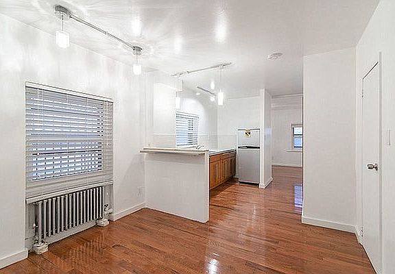 4th image of 57 5th Ave #B3