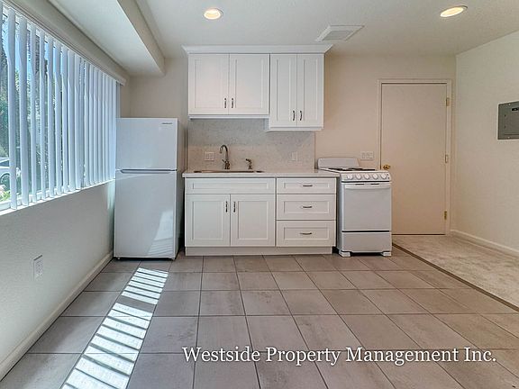 5th image of 5751 Camellia Ave #107