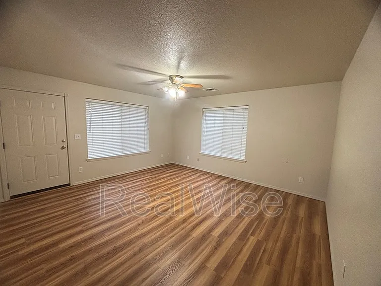 175 Barron Ct — Photo 5